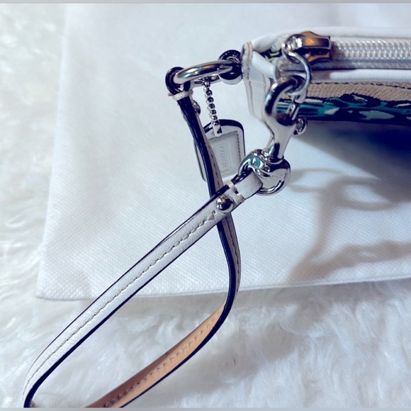 EUC Coach Vintage Wristlet - Bumblebee and Flower Burlap and Leather w/ Hang Tag - Picture 6 of 12